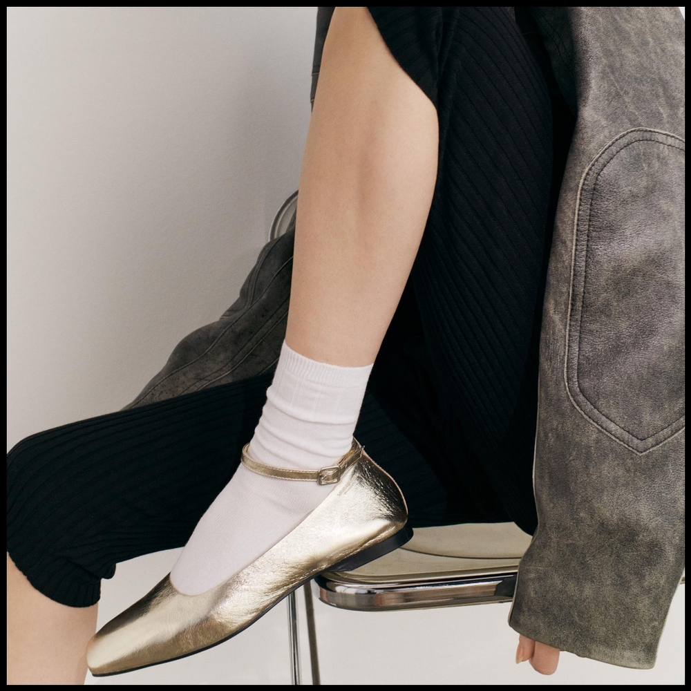 NWT Vagabond Delia Flats in Gold Metallic Leather